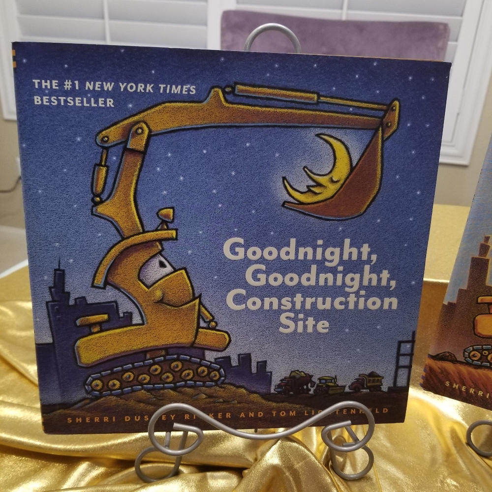 2 Children Reading Books - Picture 2 of 6